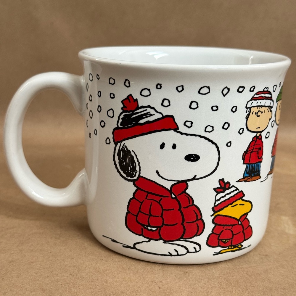 Peanuts Snoopy and Friends Christmas Winter Ceramic Coffee Mug. 20oz
